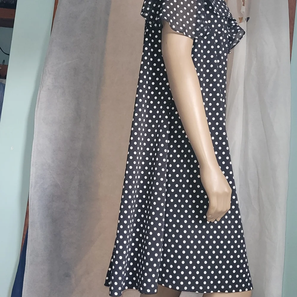 MSK Ruffle Cold Shoulder Black & White Dot Shift Dress - Picture 6 of 10